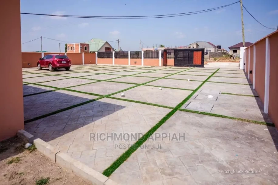 3bdrm House in Tema Metropolitan for sale-12