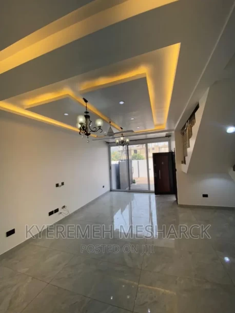 3bdrm Townhouse / Terrace in Oyarifa for rent-11