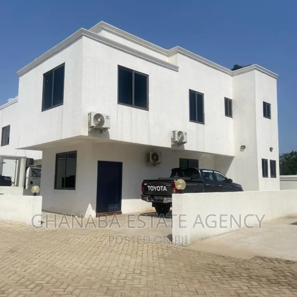 3bdrm Townhouse / Terrace in West Trassaco, East Legon for rent-11