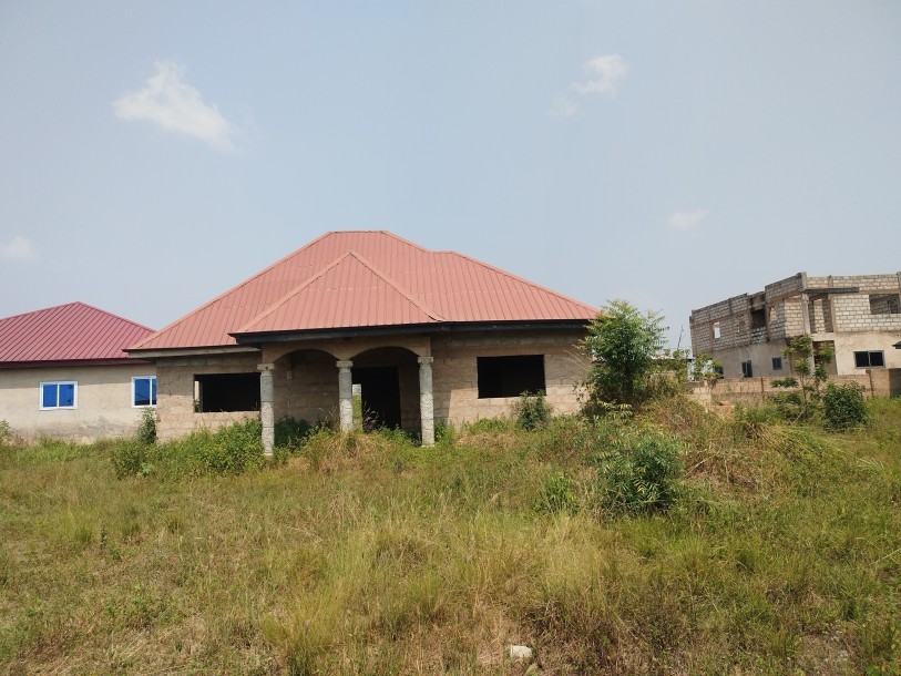 3 bedrooms Uncompleted House For Sale-3